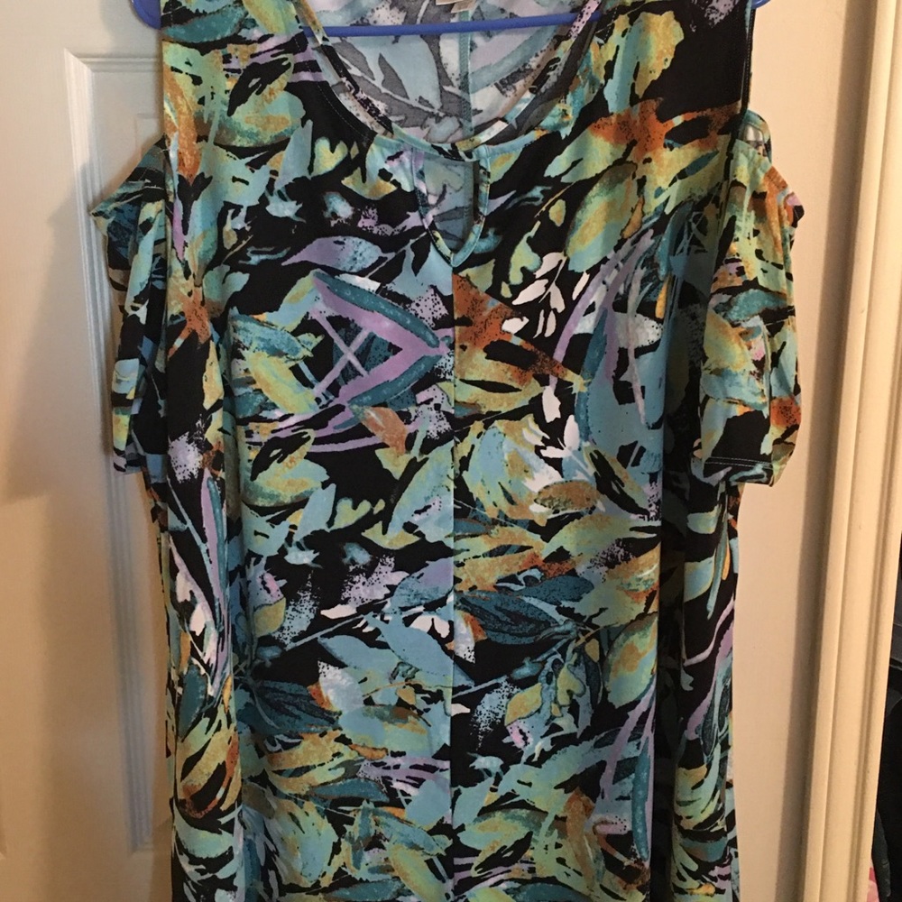 Stretchy cold shoulder top